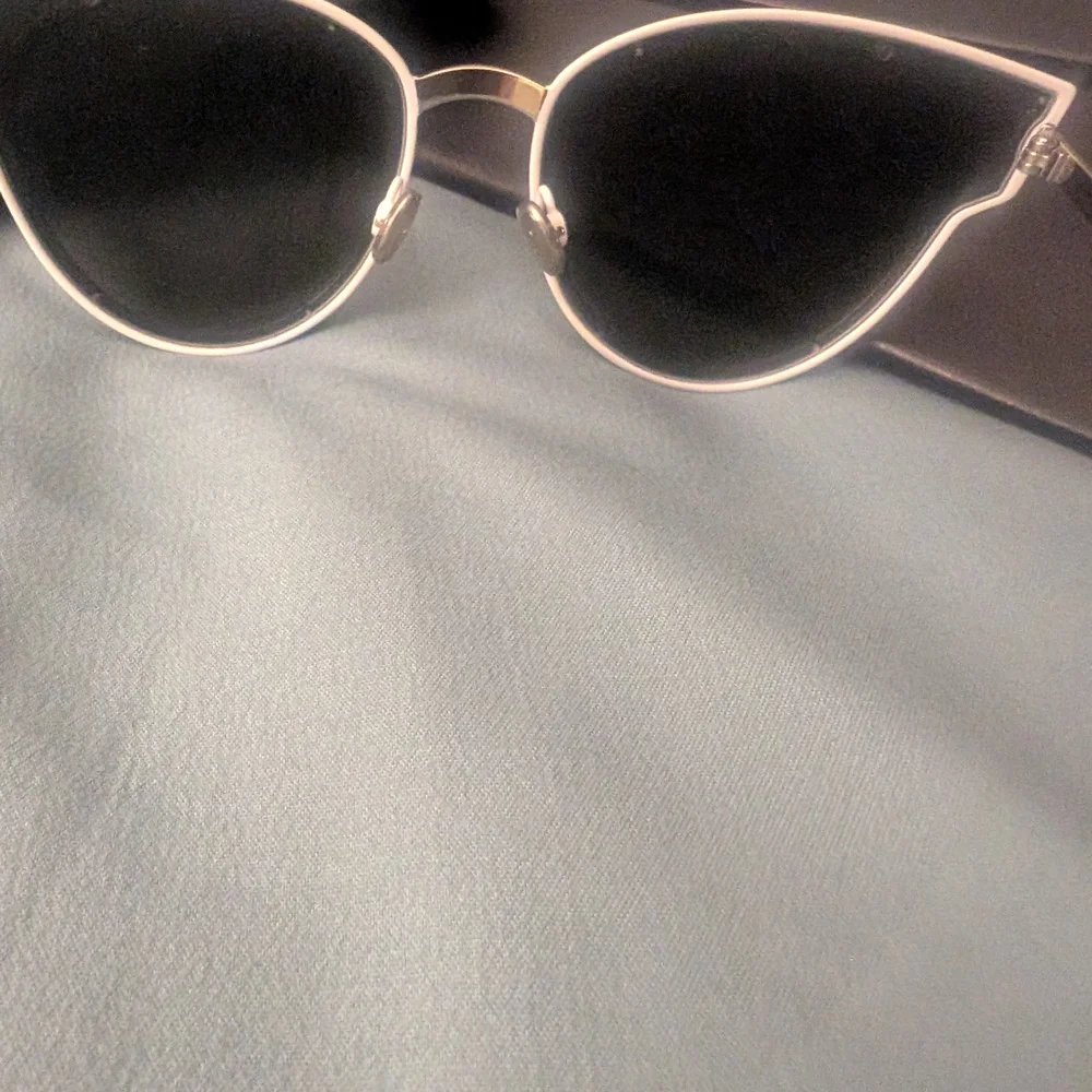 Dior Silver Cat-Eye Sunglasses Modern Design - Picture 7 of 7